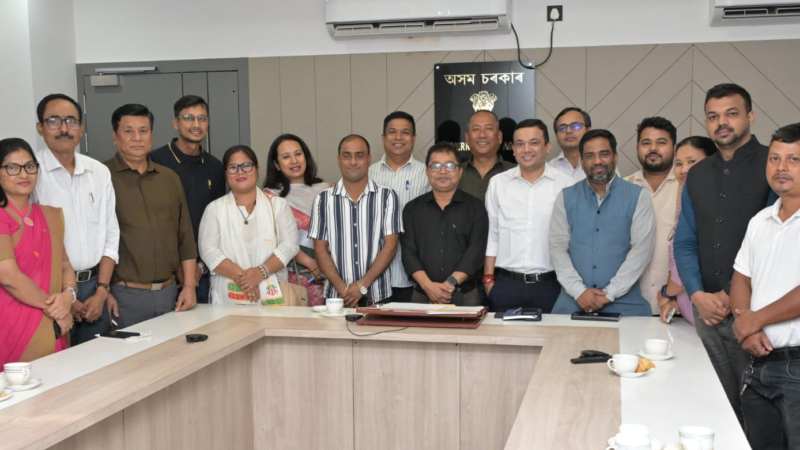 গুৱাহাটী প্ৰেছ ক্লাবৰ বিষয়ববীয়াৰে তথ্য আৰু জনসংযোগ বিভাগৰ গুৰুত্বপূৰ্ণ বৈঠক