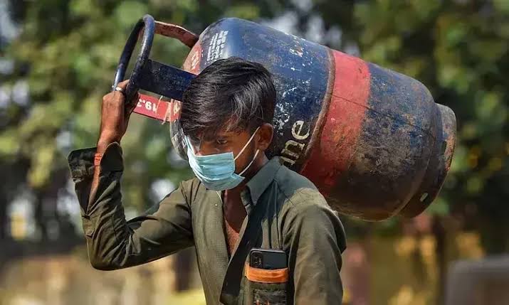 আজিৰ পৰা বৃদ্ধি পালে ব্যৱসায়িক চিলিণ্ডাৰৰ দাম