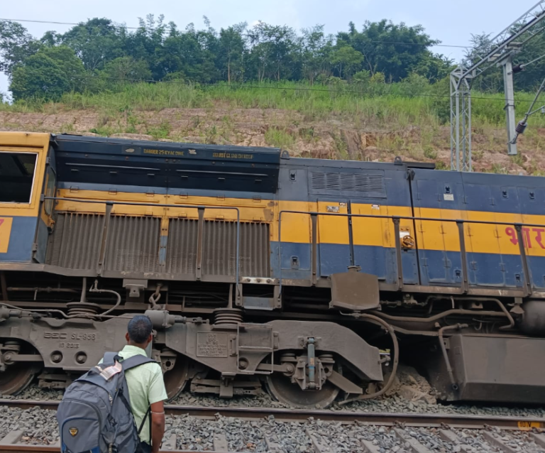 ডিমা হাছাওত দুৰ্ঘটনাত পতিত আগৰতলা-লোকমান্য তিলক এক্সপ্ৰেছ