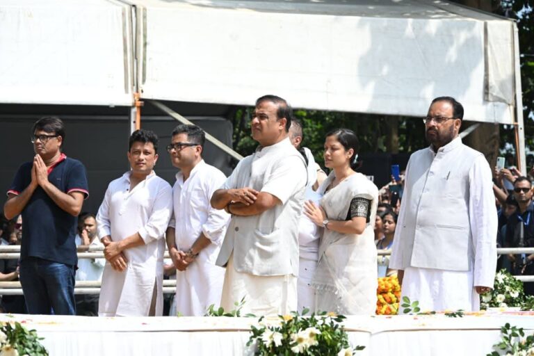 জুবিনৰ অন্তিম যাত্ৰাত অনন্য ভূমিকা মুখ্যমন্ত্ৰী ড০ হিমন্ত বিশ্ব শৰ্মাৰ