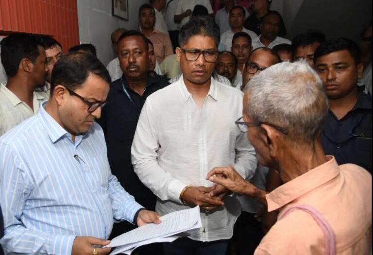 তেজপুৰত মাটিৰ দালালৰ বিৰুদ্ধে Spot Action মন্ত্ৰী পীযুষ হাজৰীকাৰ