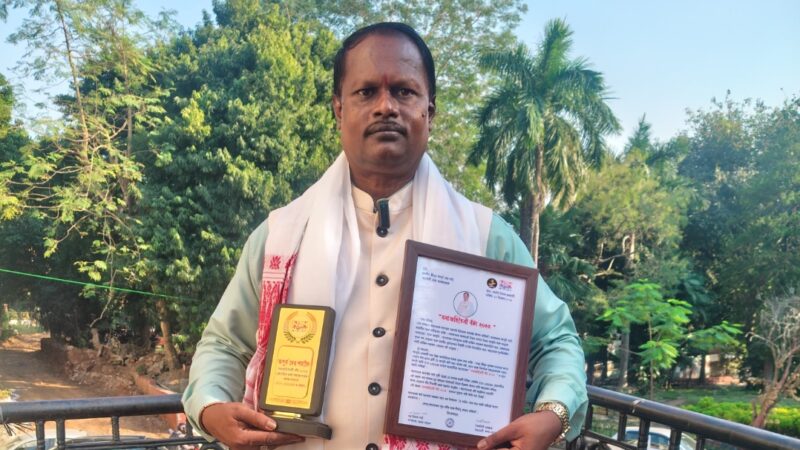 অপূৰ্ব দেৱ শৰ্মালৈ “সমাজ হিতৈষী বঁটা ২০২৫”