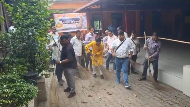 Cleanliness Campaign Held at Ram Janki Temple as Part of PM Modi’s 12-Year Celebration