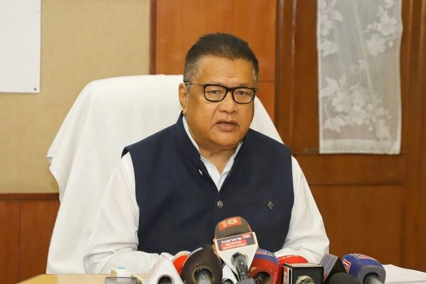 Education Minister Directs DCs to Review School Timings Amid Extreme Cold