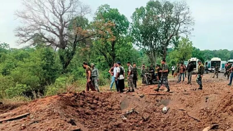 আইইডি (IED) নিষ্ক্ৰিয় কৰিব গৈ ভয়ংকৰ বিস্ফোৰণত চাৰি সেনা জোৱান শ্বহীদ…